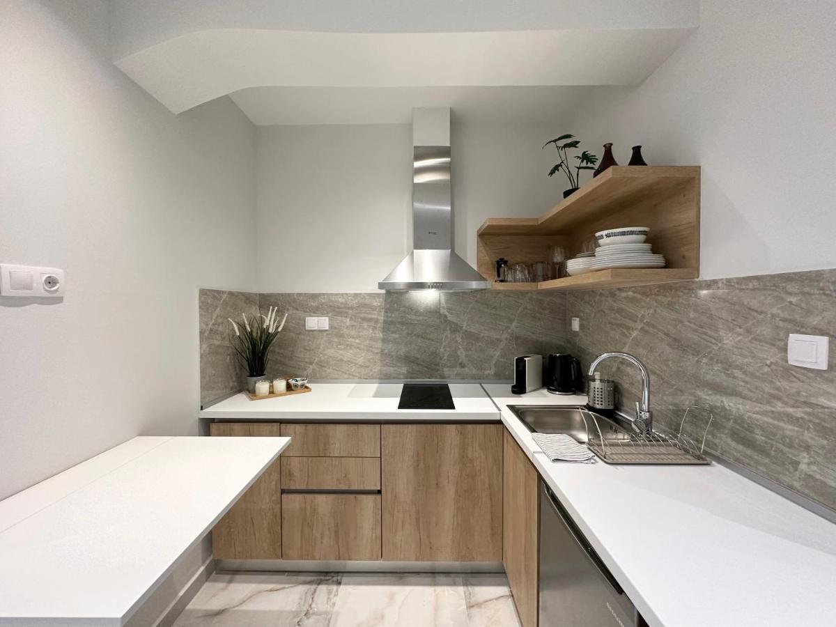 Kono Studios & Suites Thessaloniki Buitenkant foto